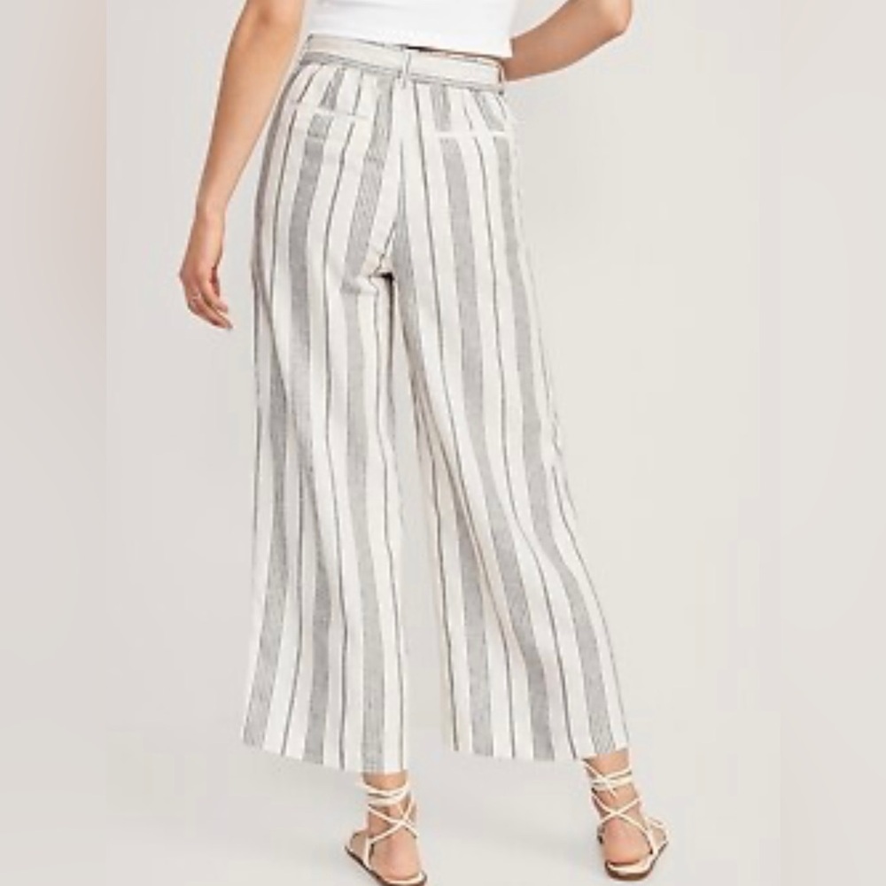 Beachy coastal Old Navy Sold Out High-Waisted Linen-Blend Cropped Wide-Leg Pants